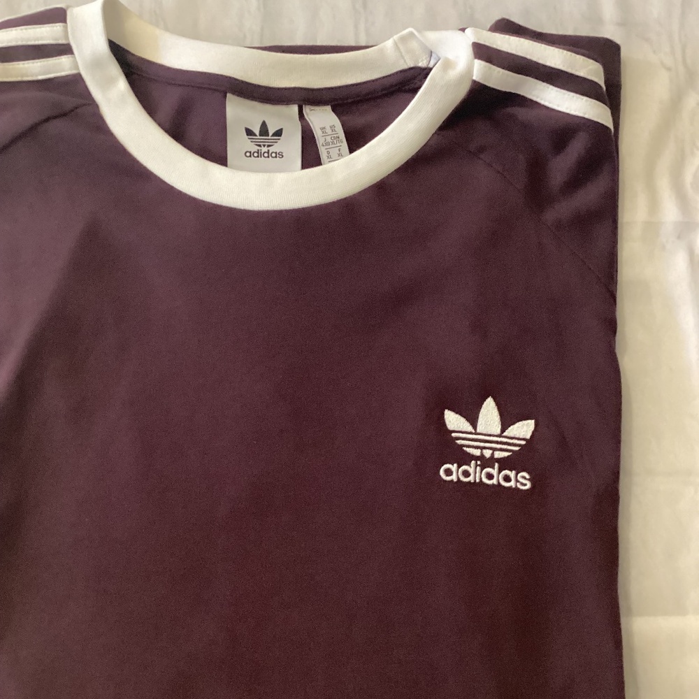 ADIDAS Originals Women Adicolor Classic Crew ( Size: XL) ( Burgundy) NWOT - Picture 4 of 4